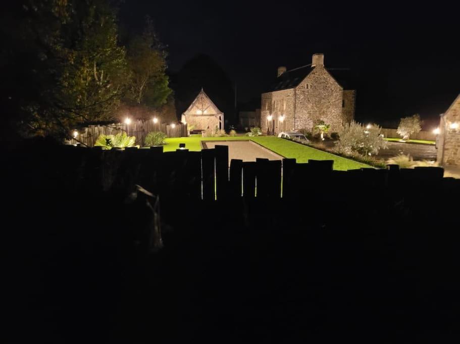 Gite Manoir De Kerlez Briec Exteriör bild