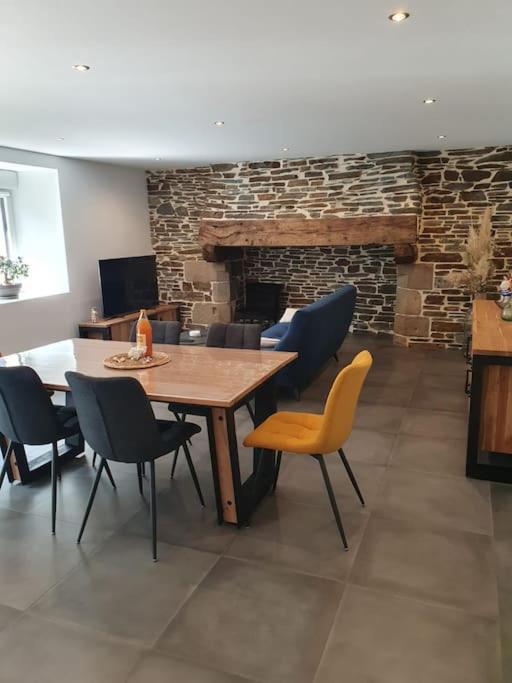 Gite Manoir De Kerlez Briec Exteriör bild